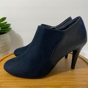 Dexflex Navy Blue Suede Heeled Bootie Women's 9W Office Chic Ankle Boot Minimal